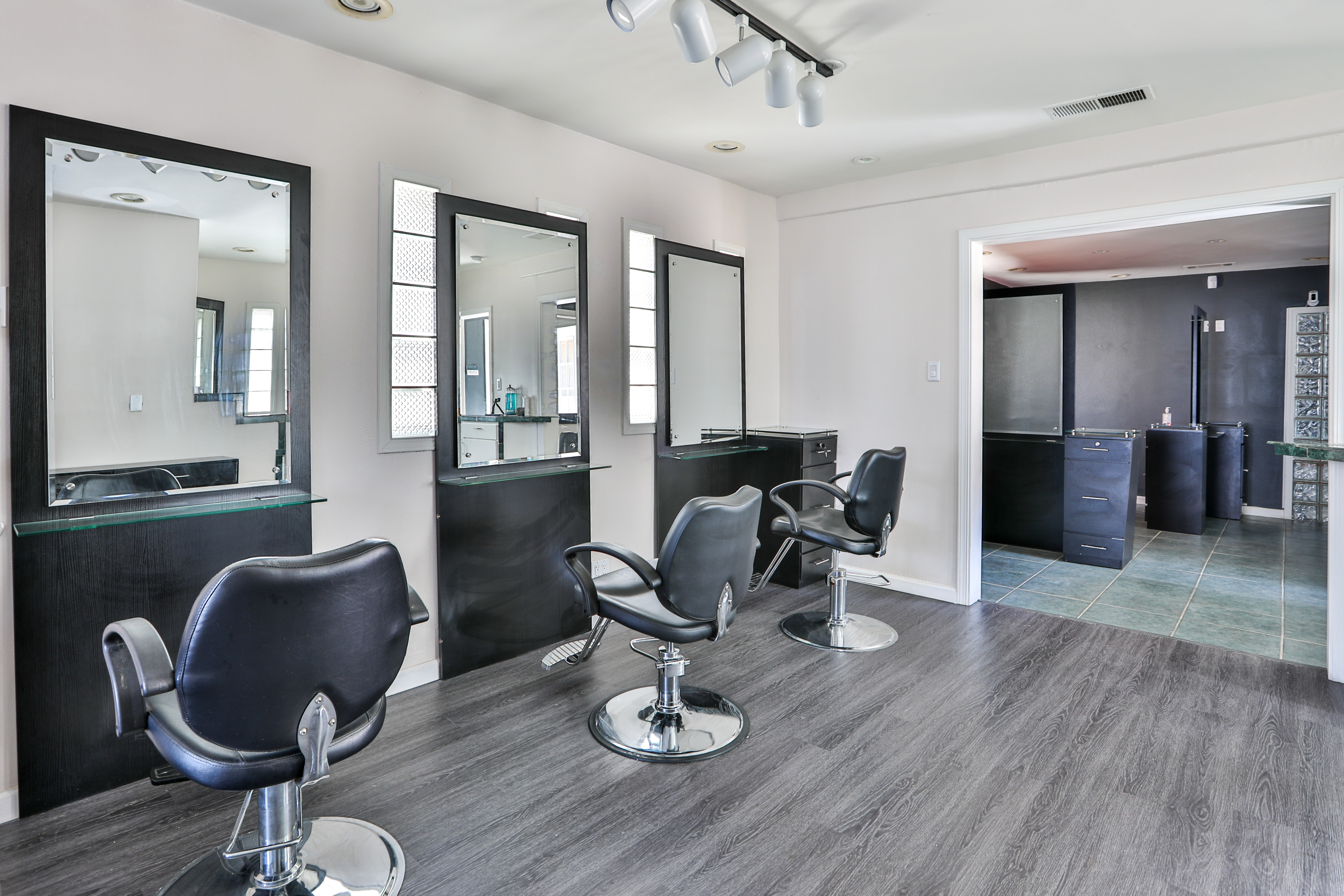 QUEEN OF THE NILE BEAUTY SALON