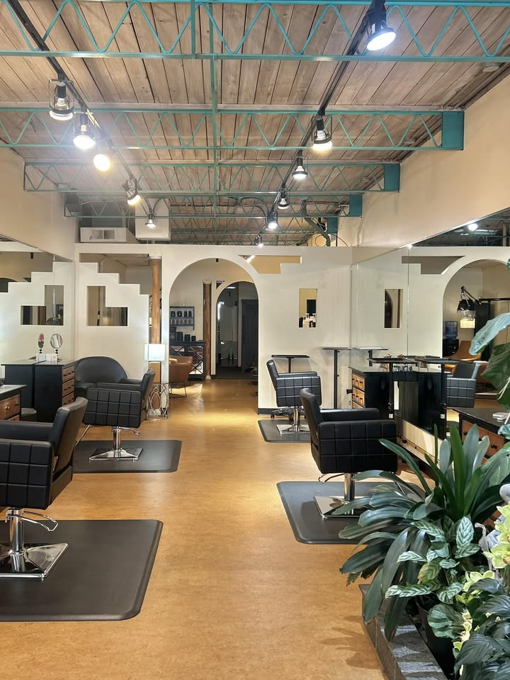 Ola Salon - Photo 1