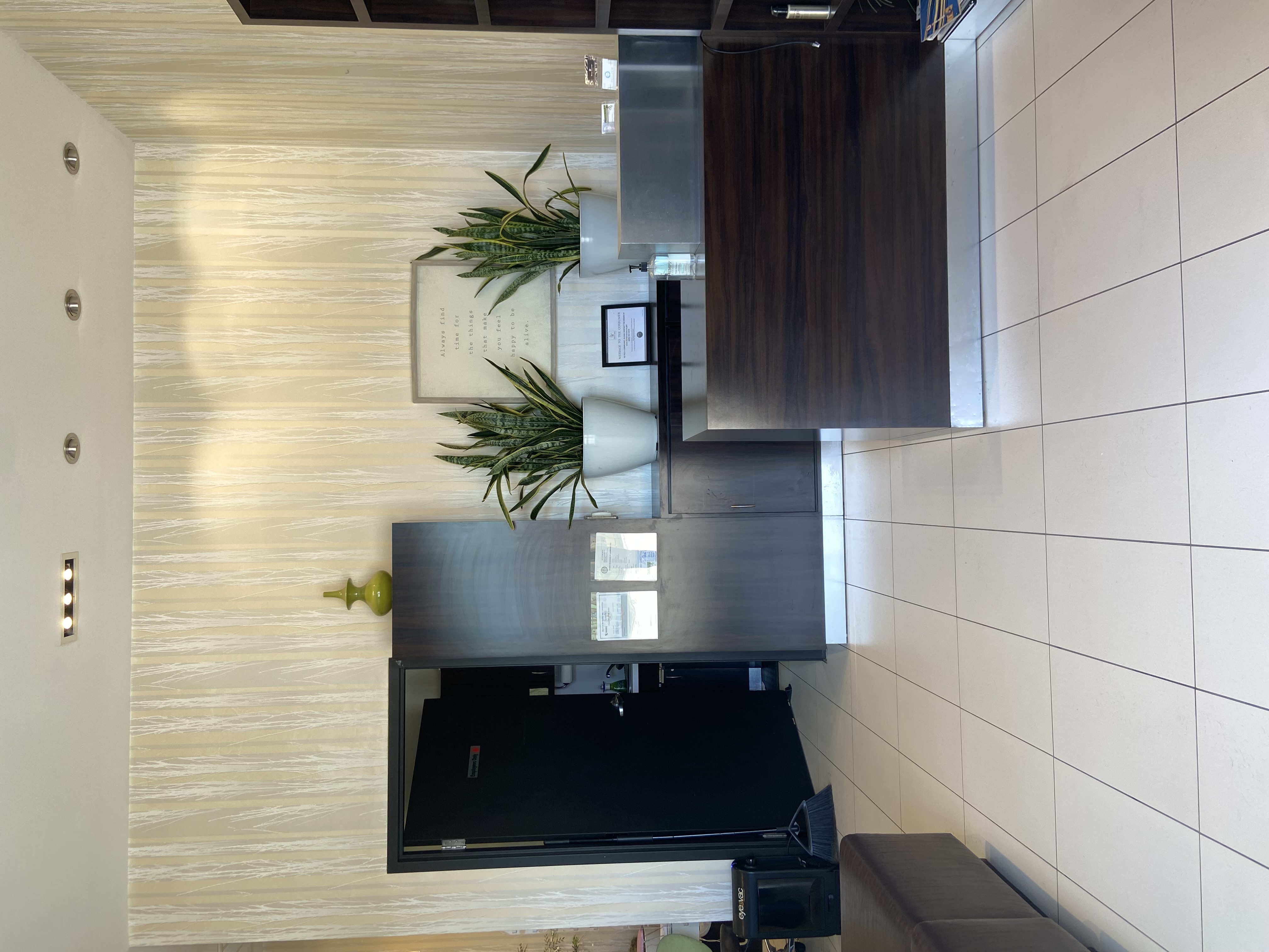 Studio v salon /Studio v La Jolla 